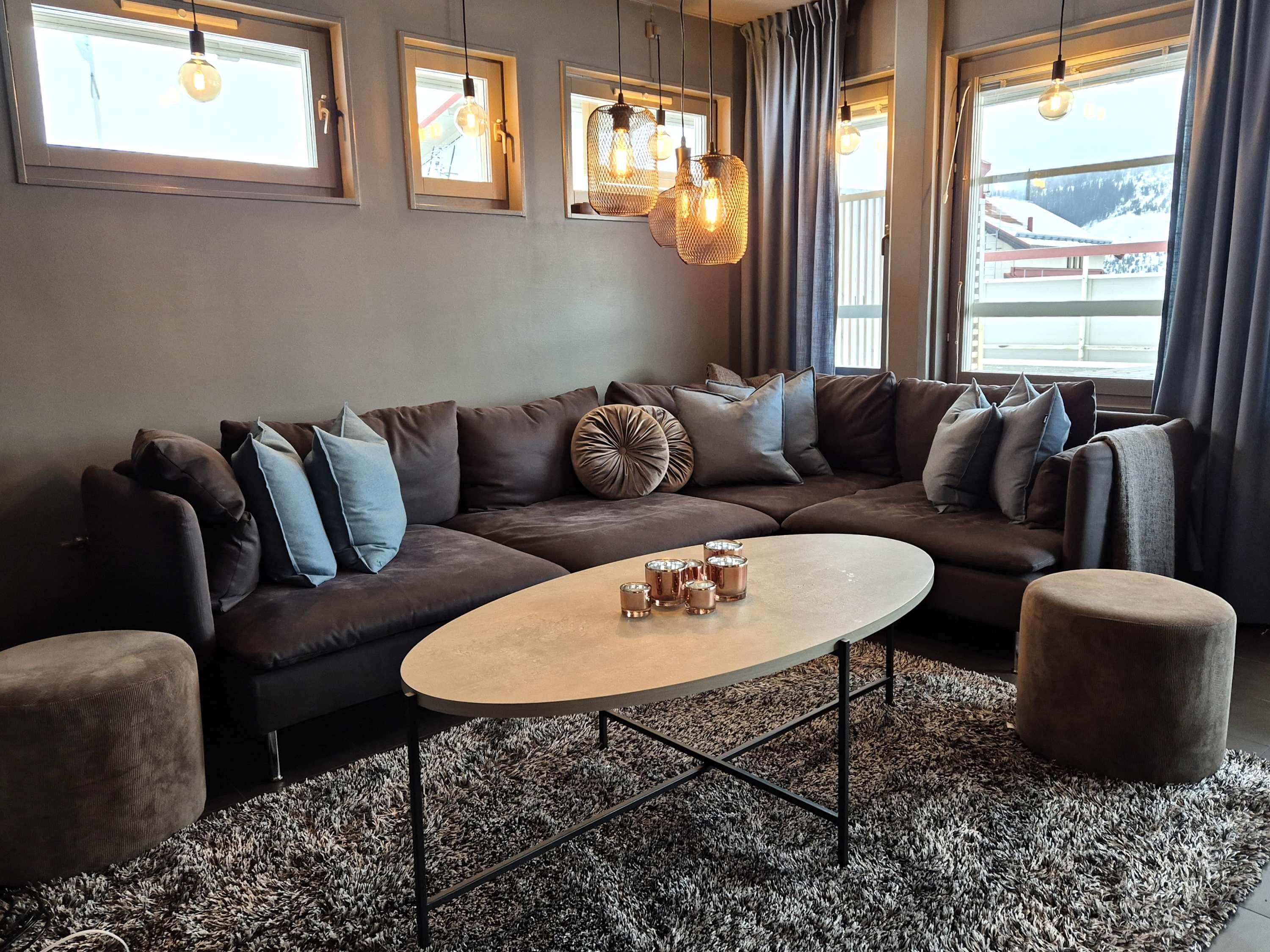 Ski-in/ski-out apartment in central Åre with private sauna and south-facing patio near the slopes