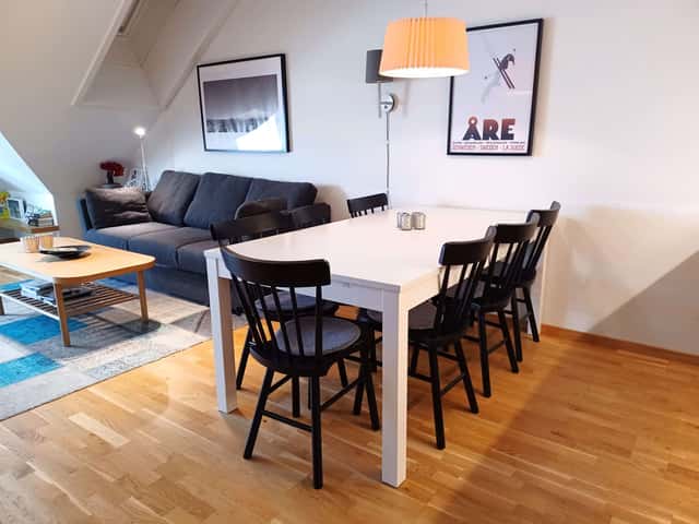 One-bedroom apartment in central Åre near ski lifts, square and restaurants, with balcony and garage parking