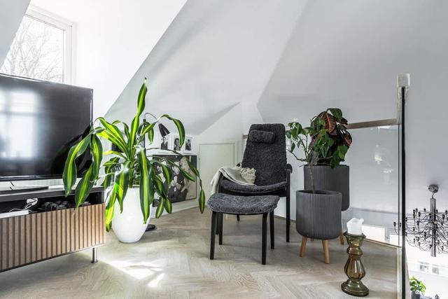 Södermalm Stockholmslägenhet med privat balkong och stadssilhuettutsikt