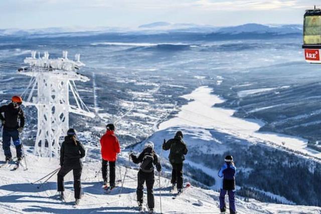 Åre-lägenhet med utsikt över backarna och nära till lift.