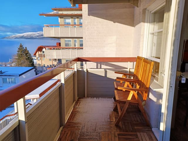 Ski-in ski-out-lägenhet nära Åre torg med bastu och balkong