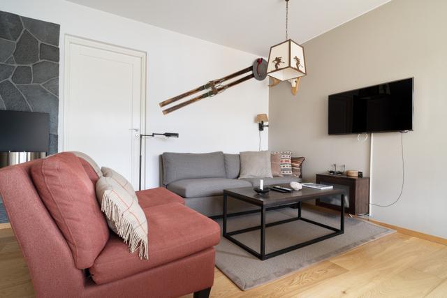 Dining area with stunning lake and mountain views in Åre