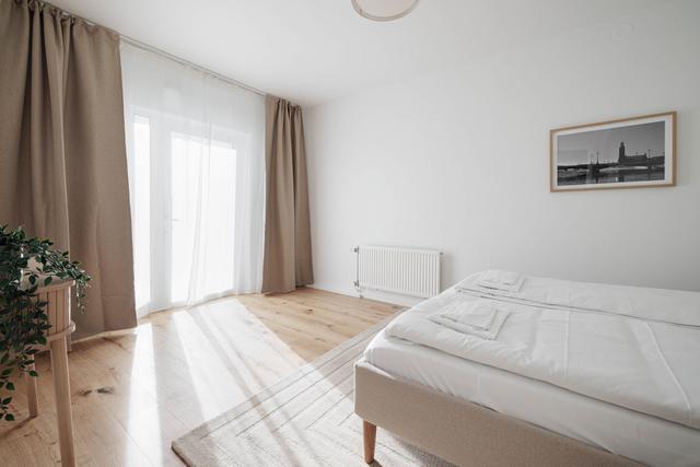 Balkongutsikt från modern SoFo-lägenhet i Södermalm, Stockholmsstad