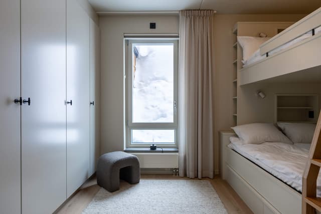 Tvårummare i skidort med egen bastu och skidförråd