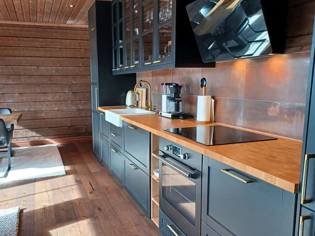 Modern ski-lägenhet i Sadeln med privat bastu, uteplats, skidförråd och två parkeringsplatser
