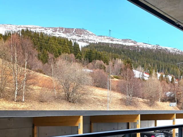 Compact apartment in Åre with enclosed balcony, outdoor parking and EV charging near town centre