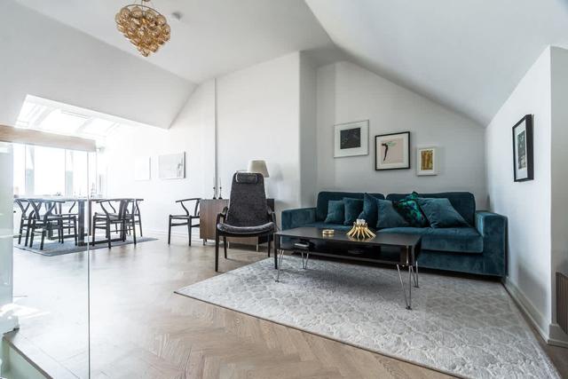 Södermalm Stockholmslägenhet med privat balkong och stadssilhuettutsikt