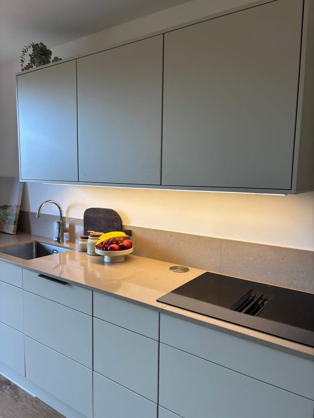 Nybyggd studio med balkong på Kungsholmen i centrala Stockholm, Sverige