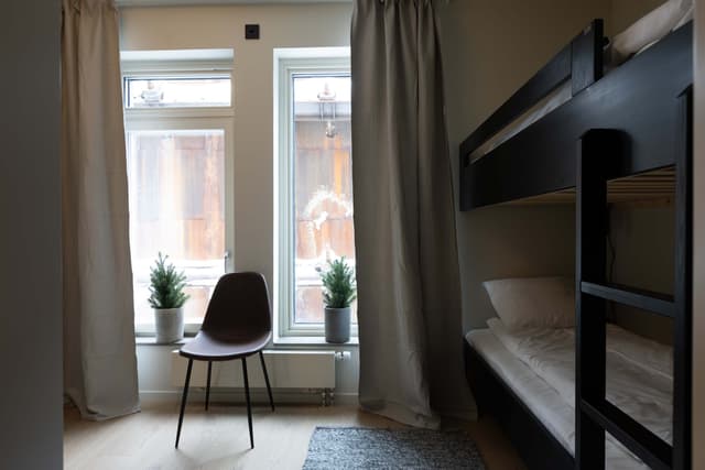 Familjevänlig tvårumslägenhet i Åre centrum med bastu, dubbla badrum och skidförråd