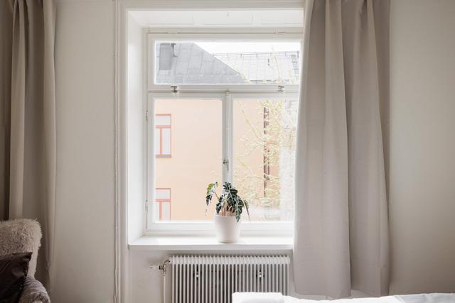 Mysig studiolägenhetsinteriör i St. Eriksplan, centrala Stockholm.