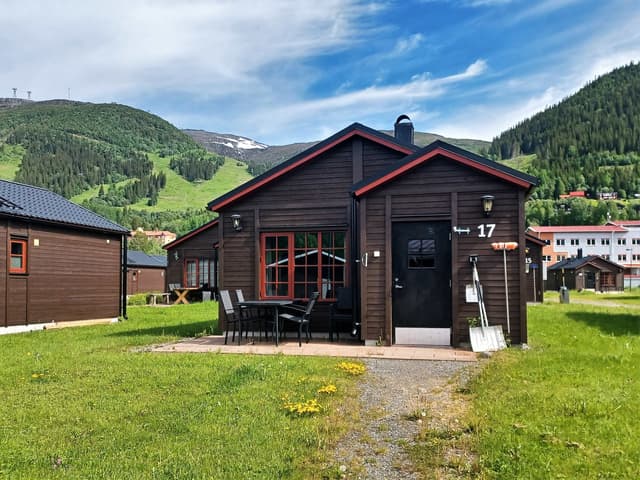 Fristående stuga i Åre Strand, Åre, med södervänd uteplats och öppen spis nära liftar och sjön