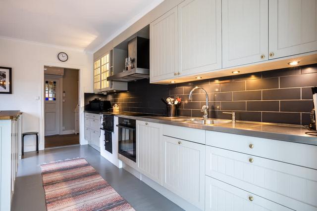 Åre skidhus exteriör, vy från balkong, bastu interiör, privat parkering