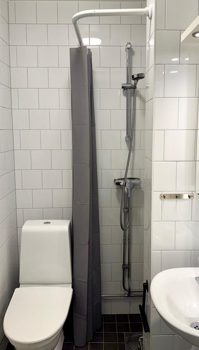 Mysig studio på Södermalm med balkong och kokvrå nära Vitabergsparken, Stockholm.