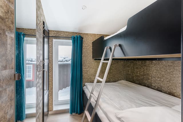 Spacious apartment in Åre with large windows, sauna, fireplace and balconies near ski system and town centre