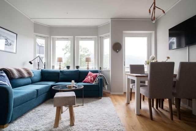 Cozy living room in Åre apartment, modern dining area and kitchen, master bedroom and second bedroom