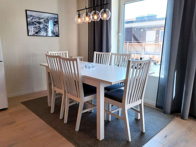 Lägenhet i centrala Åre nära skidlift med privat bastu och balkong