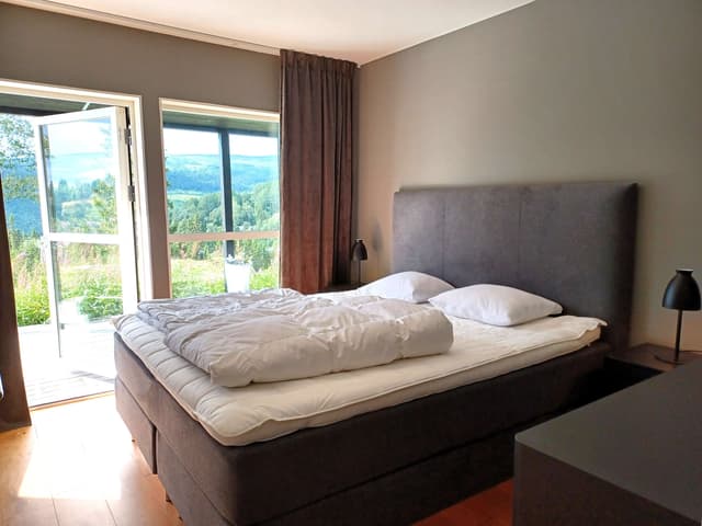 Ski-in/ski-out-parhus i Björnen Sadeln med öppen spis och privat bastu