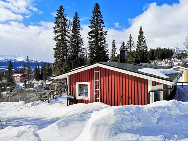 Semi-detached apartment in Björnen near ski lift and slopes, with south-facing patio and open living space
