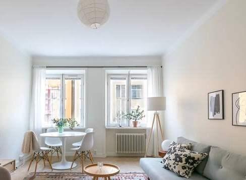 Södermalm apartment: kitchen with breakfast bar, bedroom, dining area, living room, floor plan, bathroom, balcony