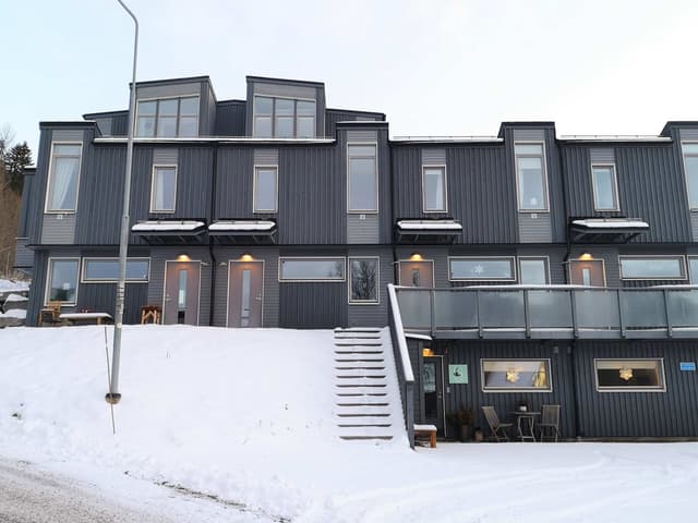 Tvåplanslägenhet i Åre nära skidbackarna, Bergbanan och Åre torg, med privat bastu