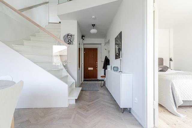 Södermalm Stockholmslägenhet med privat balkong och stadssilhuettutsikt