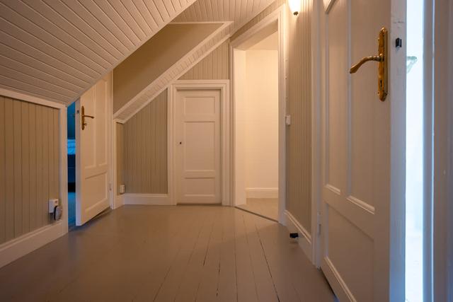 Åre skidhus exteriör, vy från balkong, bastu interiör, privat parkering