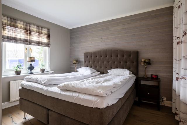 Åre skidhus exteriör, vy från balkong, bastu interiör, privat parkering