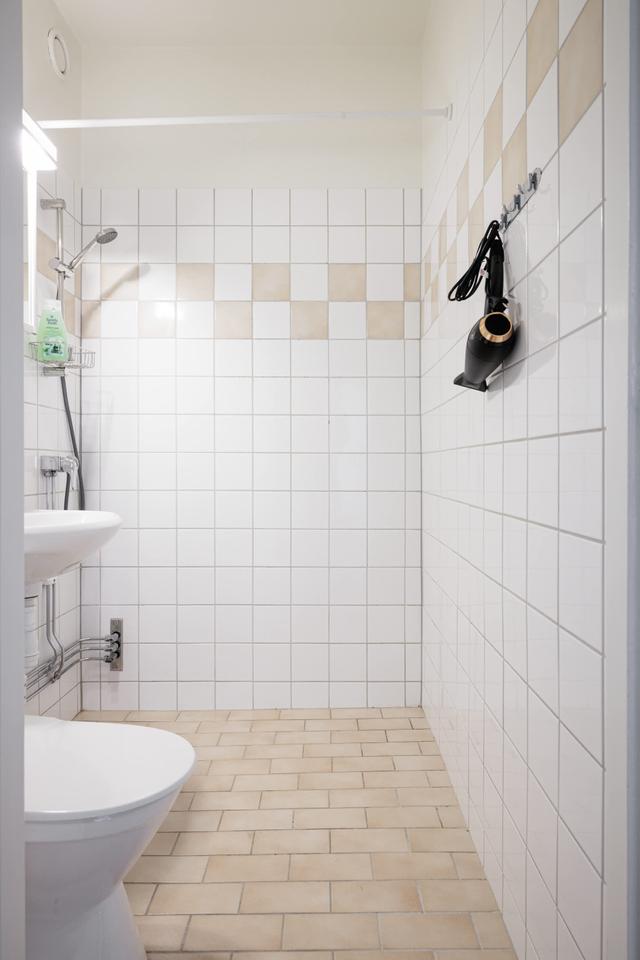 Studiointeriör, pentry, mysigt allrum, lokala kaféer och butiker i närheten, Sundbyberg