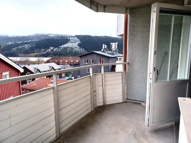 Central Åre apartment with private sauna, ski storage and drying cabinet, near village and mountain trails.