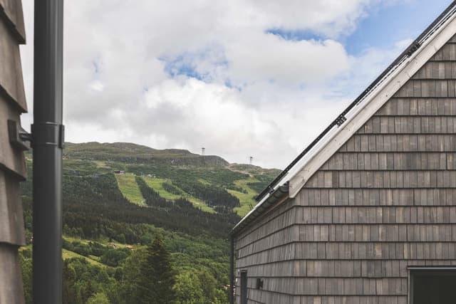 Modern villa i Årekläppen, Åre med sjö- och fjällutsikt, bastu och öppen spis