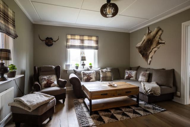 Åre skidhus exteriör, vy från balkong, bastu interiör, privat parkering