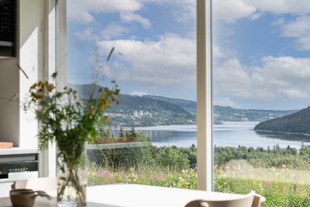 Modern villa i Årekläppen, Åre med sjö- och fjällutsikt, bastu och öppen spis
