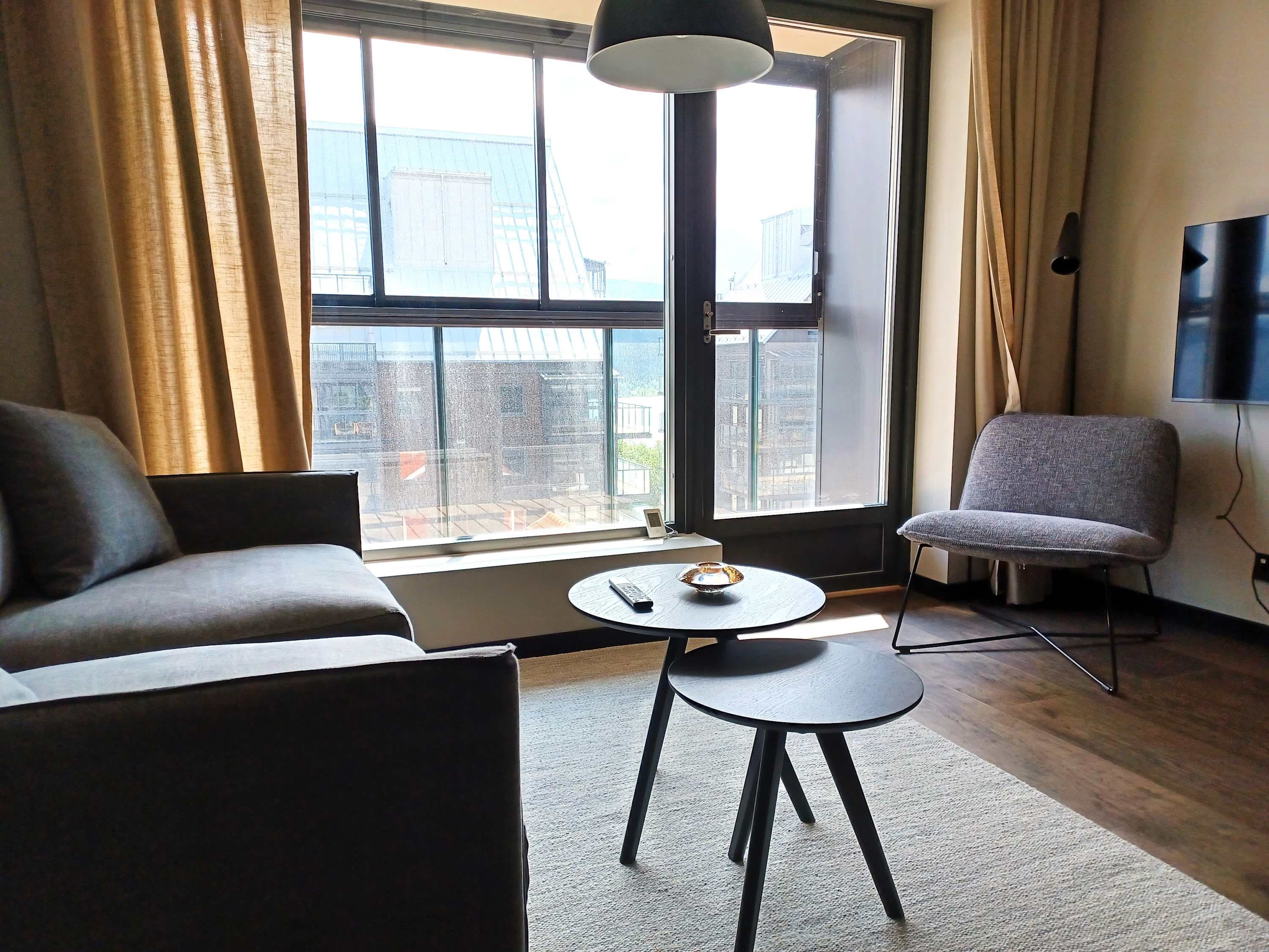 South-facing glazed balcony with mountain and Lake Åresjön views, fourth-floor studio in View Åre near VM8 lift, Åre