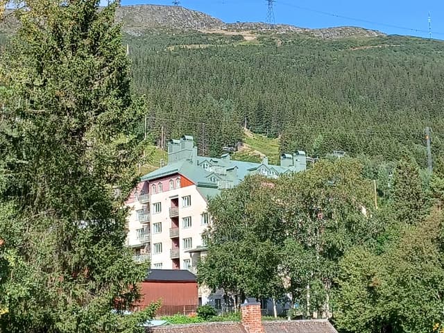 High-floor apartment by VM8 ski lift with balcony overlooking slopes