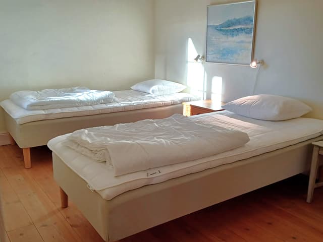 Spacious apartment in Åre with south-facing lake-view patio, private sauna, and ski storage