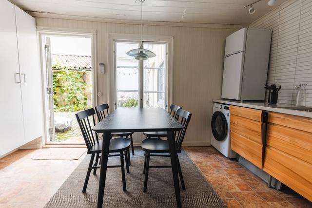 Bright, cozy studio in Gothenburg with modern amenities.