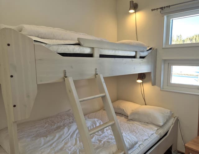 Top-floor ski-in apartment in Björnen with sauna, south-facing balcony, ski storage and parking