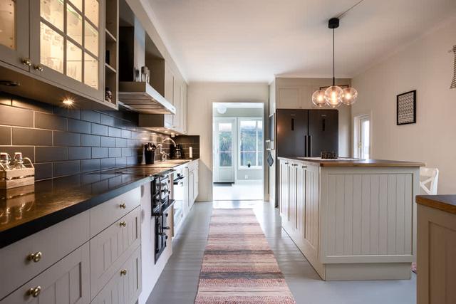 Åre skidhus exteriör, vy från balkong, bastu interiör, privat parkering