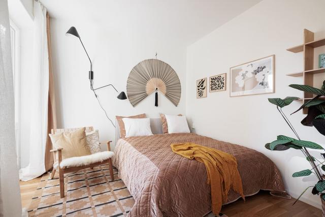 Cozy Hornstull studio in Södermalm with balcony and modern decor