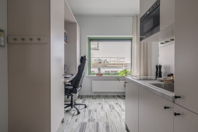 HomeX Hotel Täby modernt rum, 120 cm säng, pentry, gemensamt kök, lounge, terrass