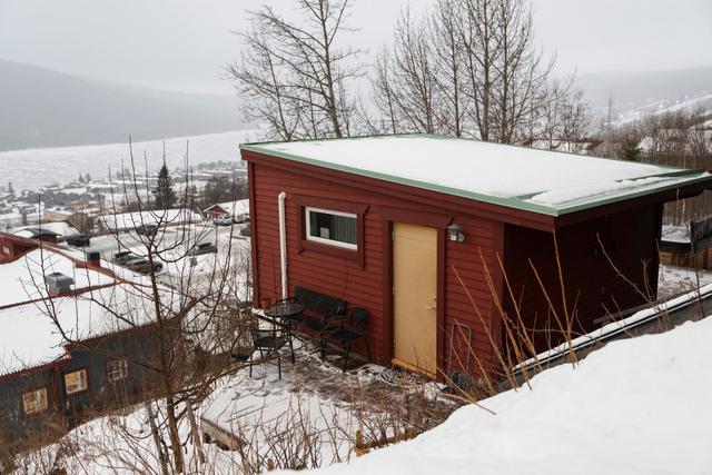 Panoramic Åre Lake views from cozy mountain retreat.