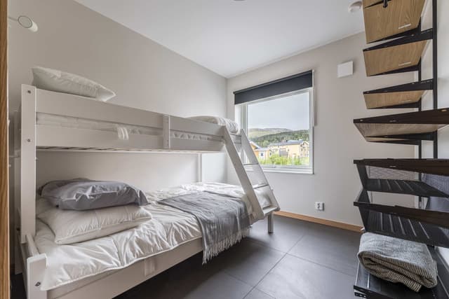 Modernt fristående fjällhus med öppen spis i Årekläppen, Åre