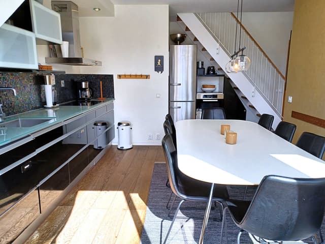 Modern etagelägenhet i centrala Åre med sjöutsikt, takterrass och privat bastu nära skidliftar