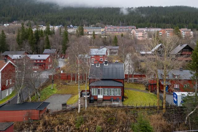 Åre skidhus exteriör, vy från balkong, bastu interiör, privat parkering