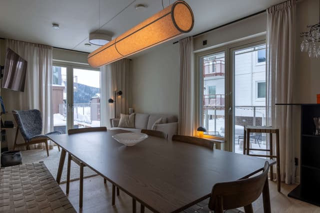 Tvårummare i skidort med egen bastu och skidförråd