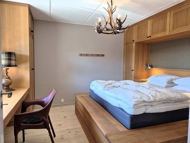 Ski-lägenhet i två plan nära Bergbanan, Fjällängen, med bastu, öppen spis och balkong i söderläge