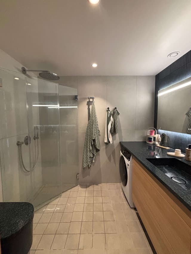 Nybyggd studio med balkong på Kungsholmen i centrala Stockholm, Sverige