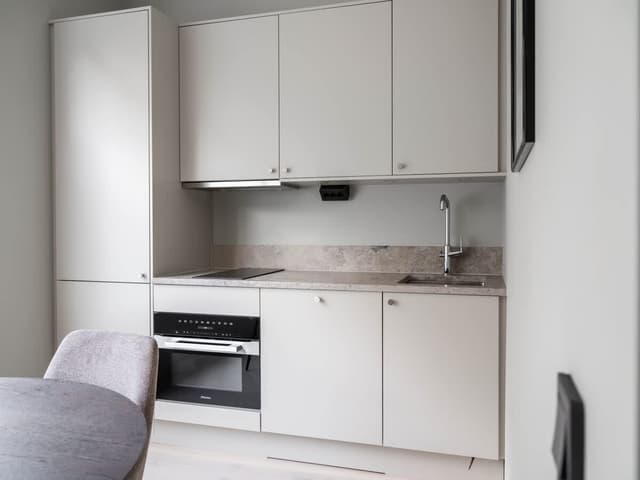 Exteriör av modern ski-in-lägenhet i Åre med fjällleder och skidbackar.