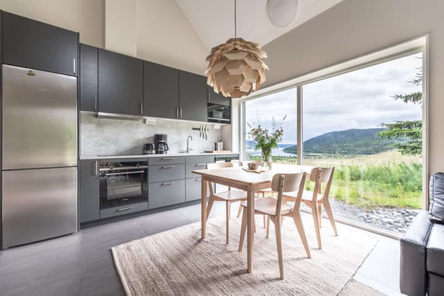 Modern villa i Årekläppen, Åre med sjö- och fjällutsikt, bastu och öppen spis