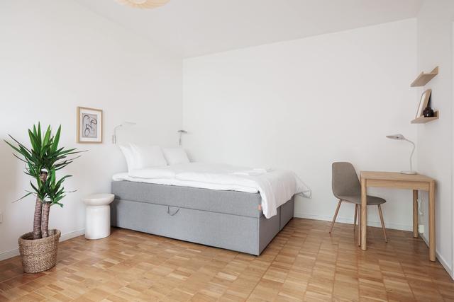 Studiointeriör, pentry, mysigt allrum, lokala kaféer och butiker i närheten, Sundbyberg